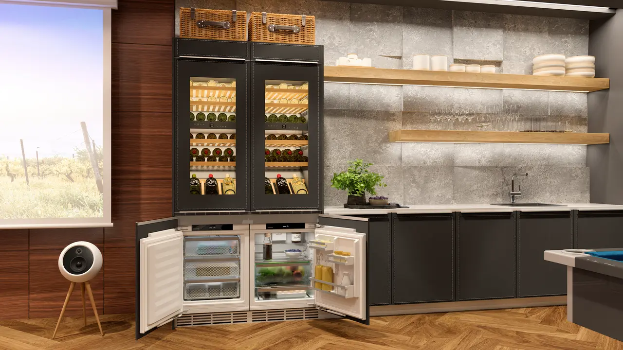 UF3651 Freezer suitable for undercounter installation with NoFrost